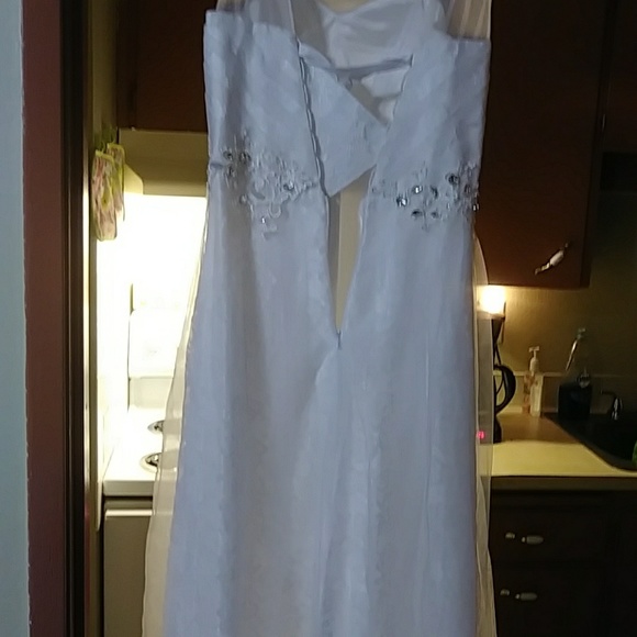 White wedding dress - Picture 2 of 2